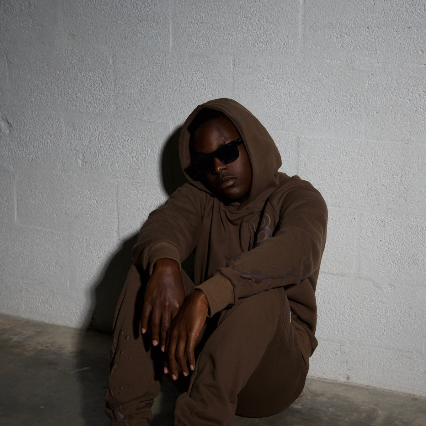 YB V1 PAINT SPLATTER SWEATPANTS (BROWN)