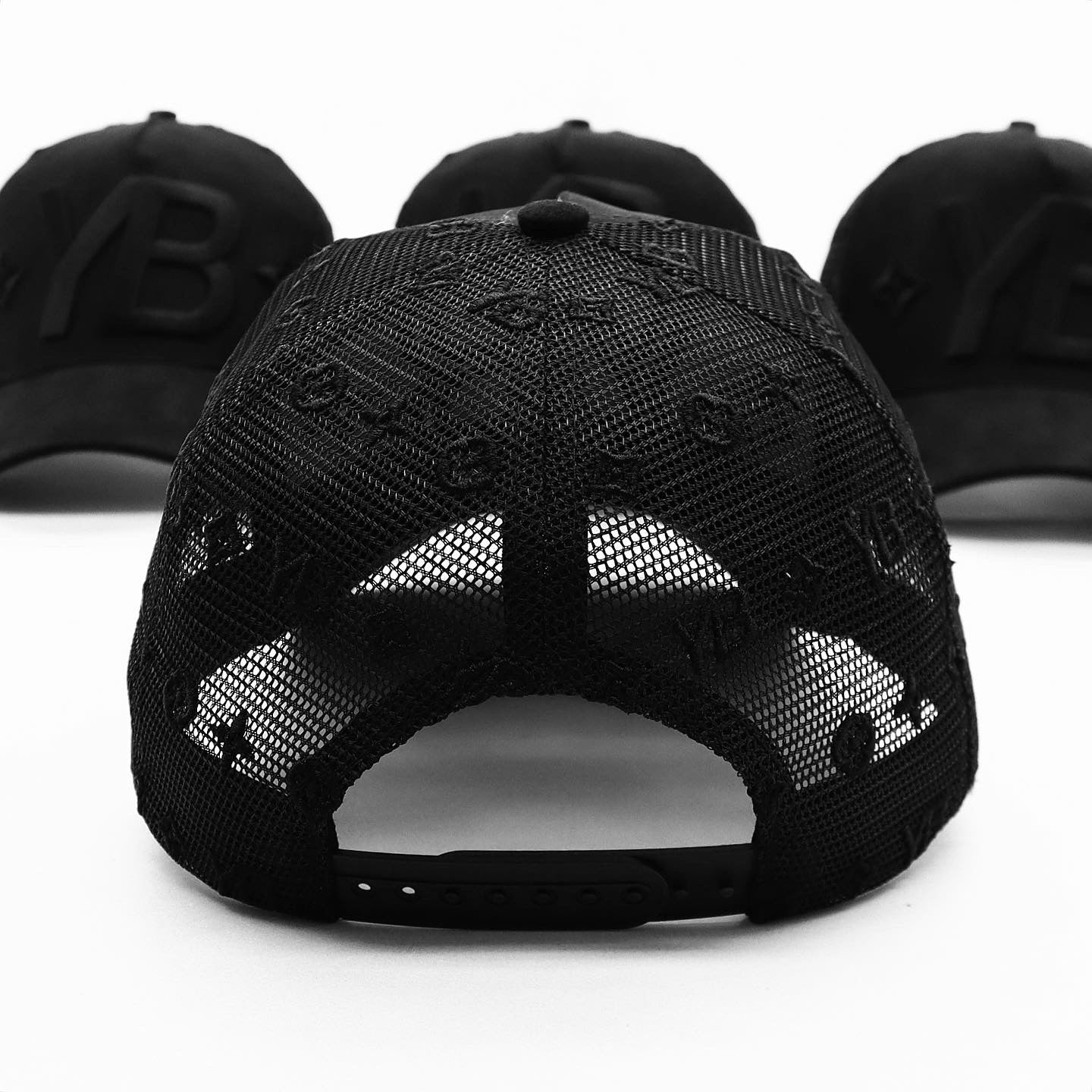 YB V1 MONOGRAM HAT (BLACK/BLACK)